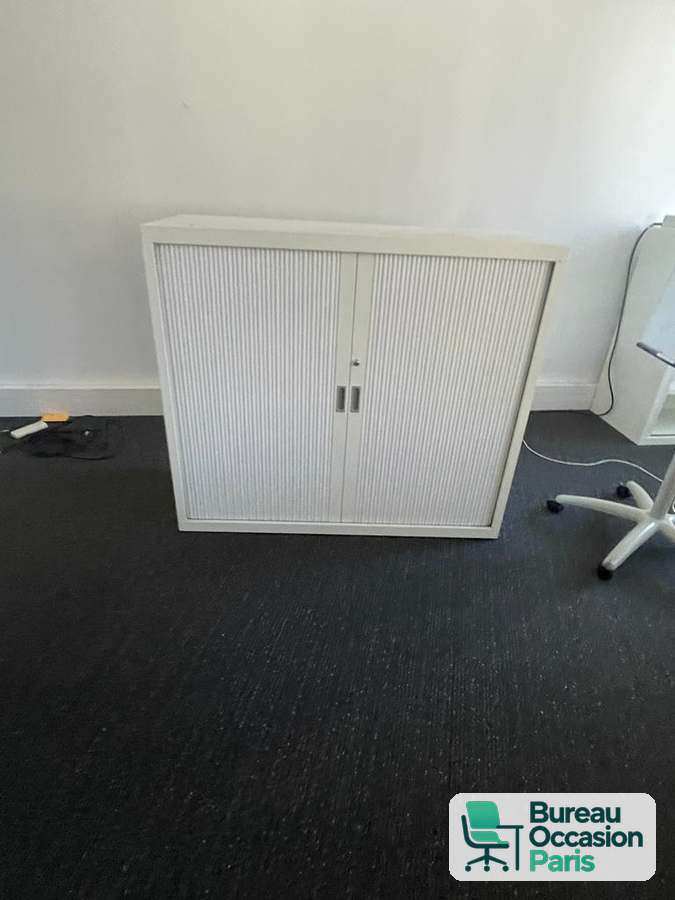 Armoire basse à rideaux en métal blanc, fermeture à clé