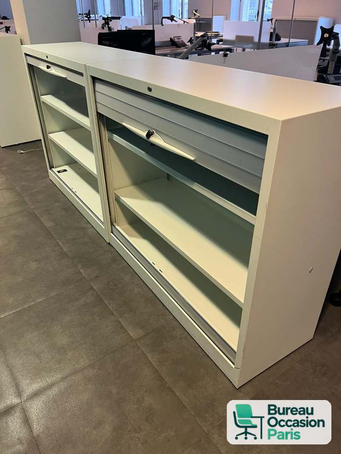 Armoire basse blanche à rideaux verticaux – fermeture à clé