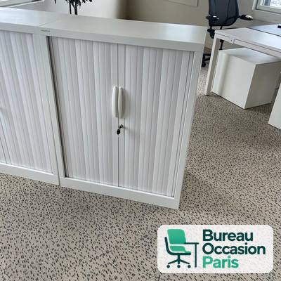 Armoire basse métallique blanche à rideaux – tablette, serrure