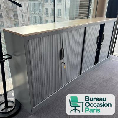 Armoire basse Samas à rideaux lamelles – structure grise, dessus bois