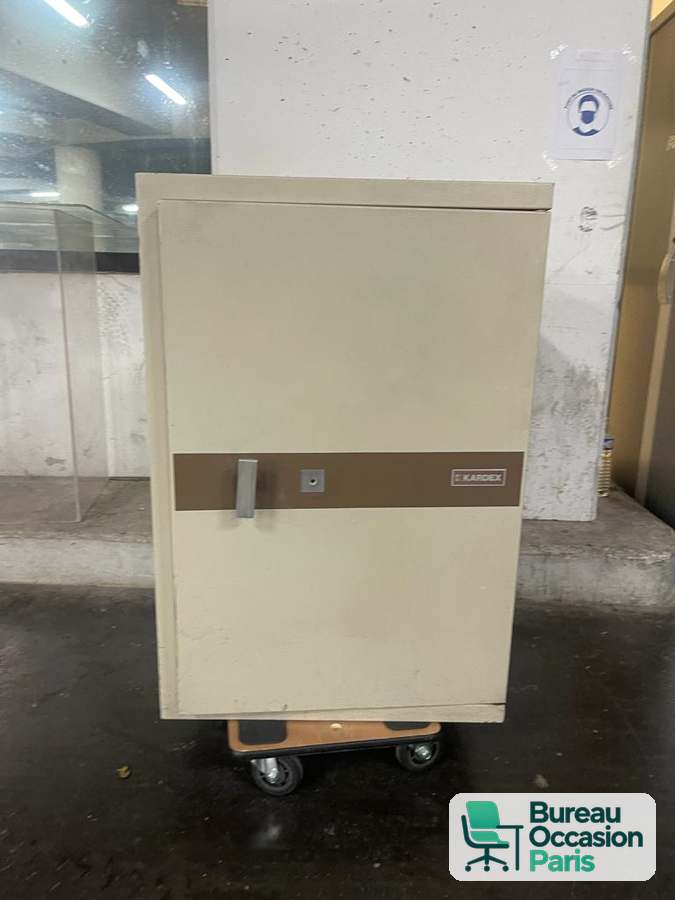 Armoire forte ignifuge Hadak 710 classe A90, corps beige et tablettes