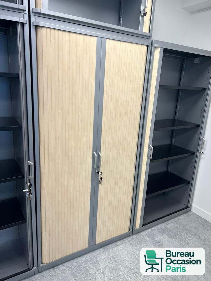 Armoire haute à rideaux érable – structure grise, tablettes réglables