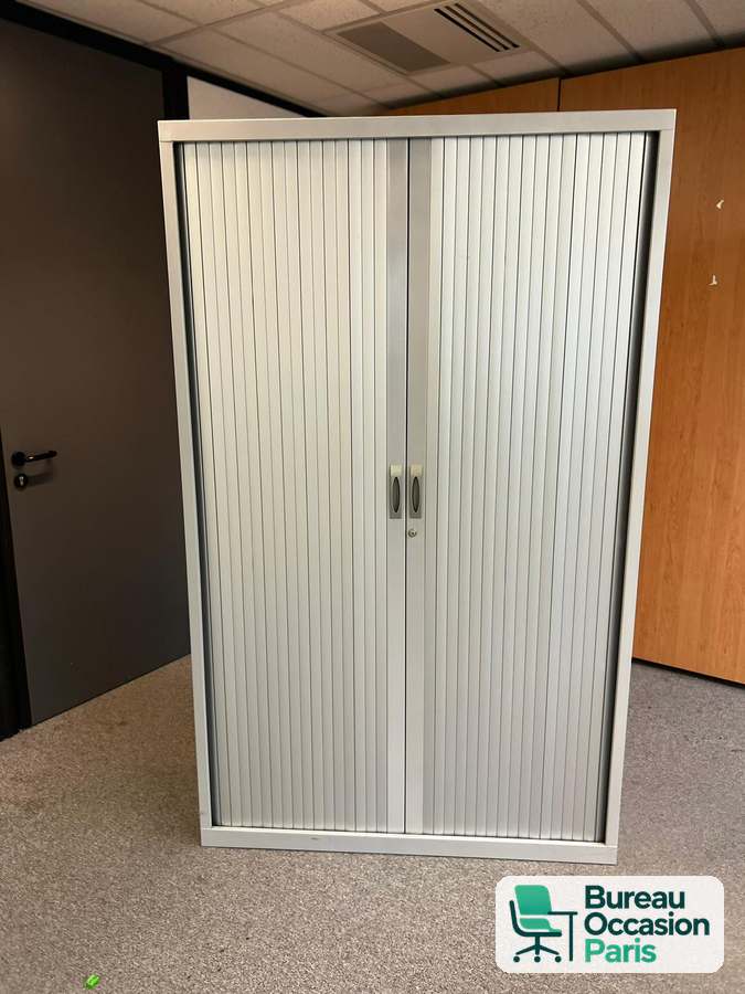 Armoire haute métallique grise à rideaux – tablettes et serrure à clé