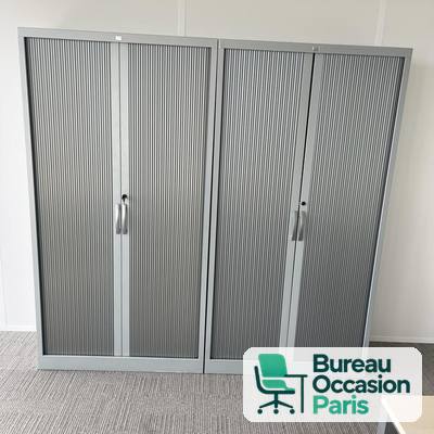 Armoire métallique haute à rideaux gris alu, tablettes et serrure