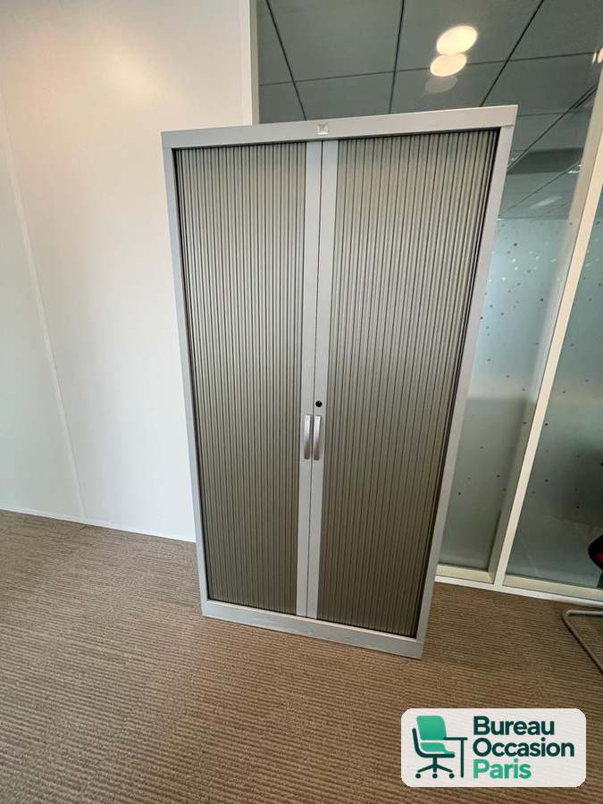 Armoire métallique haute à rideaux gris fumé avec serrure