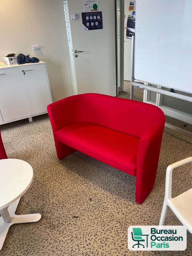 Banquette 2 places tissu rouge – lignes arrondies, accoudoirs ronds