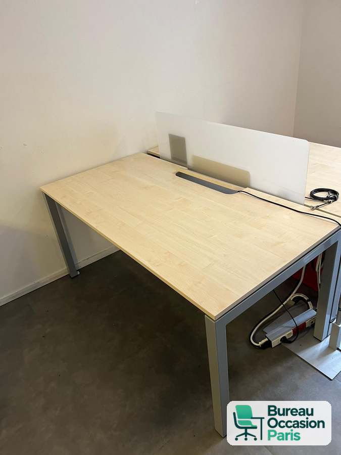 Bench 2 postes en vis-à-vis – plateaux érable, écrans blancs
