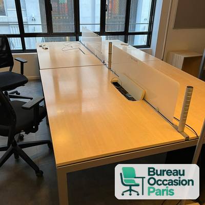 Bench 4 postes en vis-à-vis – plateaux bois et écrans séparateurs