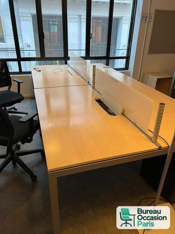Bench 4 postes en vis-à-vis – plateaux bois et écrans séparateurs
