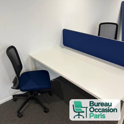 Bench face à face 2 postes – plateau blanc, cloison tissu bleu marine