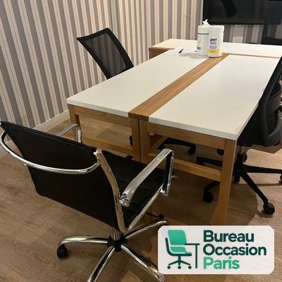 Bureau bench 2 postes face à face – plateaux blancs, piètement bois massif