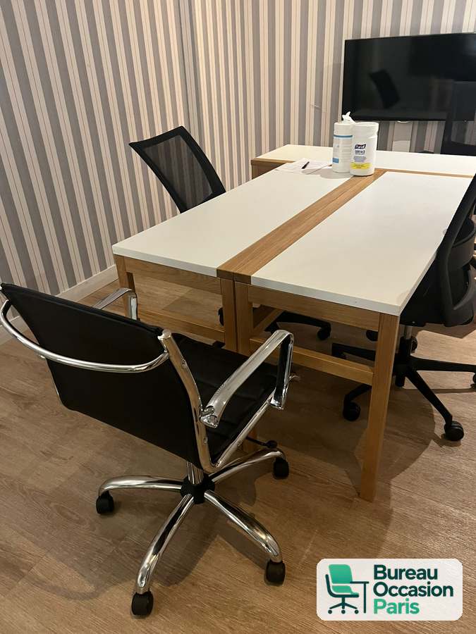 Bureau bench 2 postes face à face – plateaux blancs, piètement bois massif