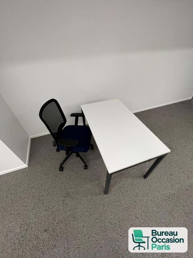 Bureau droit blanc sur 4 pieds métal noir – plusieurs exemplaires