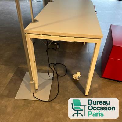 Bureau individuel tout blanc – plateau mélaminé, piètement 4 pieds