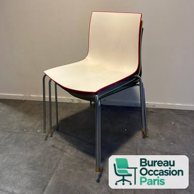 Chaise coque bicolore empilable – piètement 4 pieds tube chromé