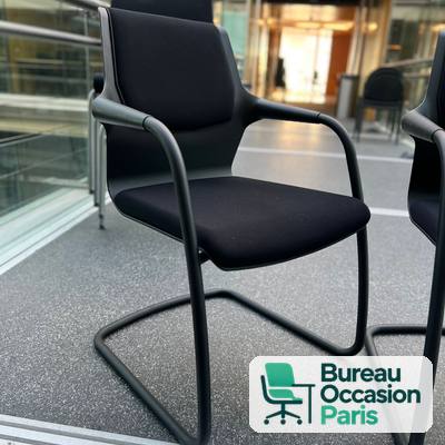 Chaise de conférence piètement luge noir – coque, accoudoirs intégrés