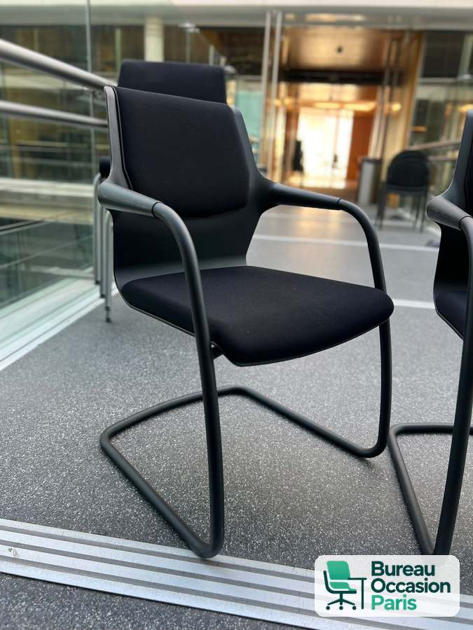 Chaise de conférence piètement luge noir – coque, accoudoirs intégrés