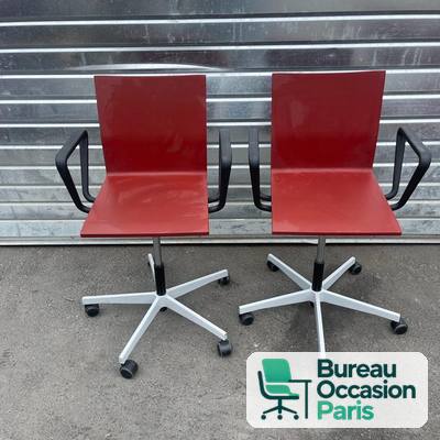 Chaise pivotante Vitra .04 – coque rouge, base alu à roulettes