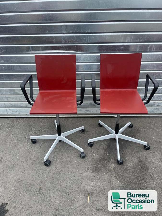 Chaise pivotante Vitra .04 – coque rouge, base alu à roulettes