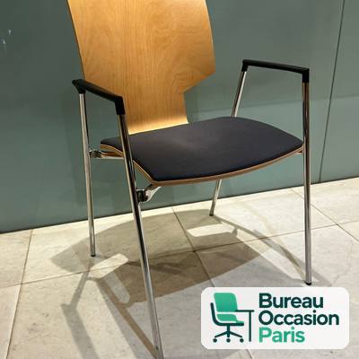 Chaise visiteur à dossier bois cintré – accoudoirs, pieds chromés