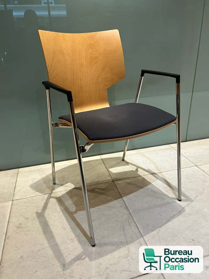 Chaise visiteur à dossier bois cintré – accoudoirs, pieds chromés