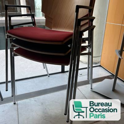 Chaise visiteur empilable, dossier coque bois et assise rouge