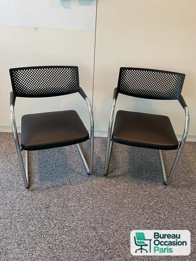 Chaise visiteur Vitra Visavis – dossier ajouré noir, luge chromée