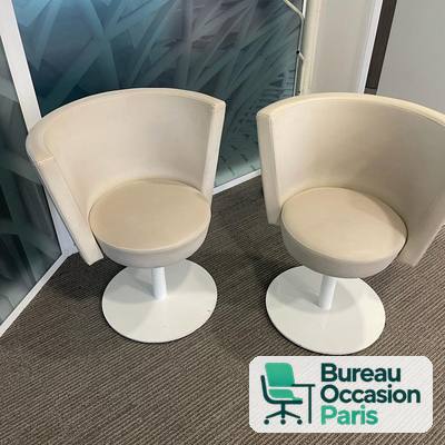 Fauteuil cabriolet pivotant crème sur pied central blanc