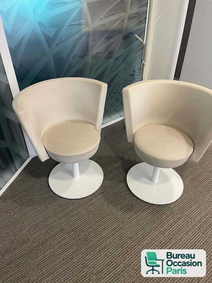 Fauteuil cabriolet pivotant crème sur pied central blanc