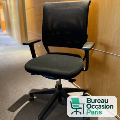 Fauteuil de bureau à dossier boucle – résille noire, mécanisme synchrone