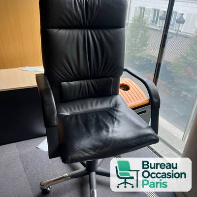 Fauteuil de direction capitonné – cuir noir, dossier haut, base chromée