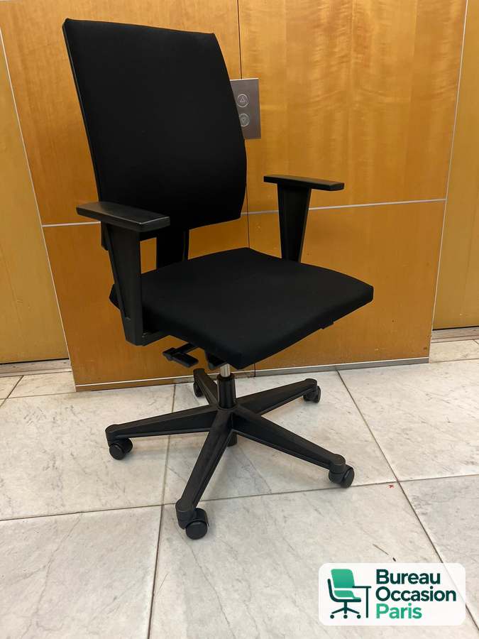 Fauteuil de travail à dossier haut garni – tissu noir, synchrone