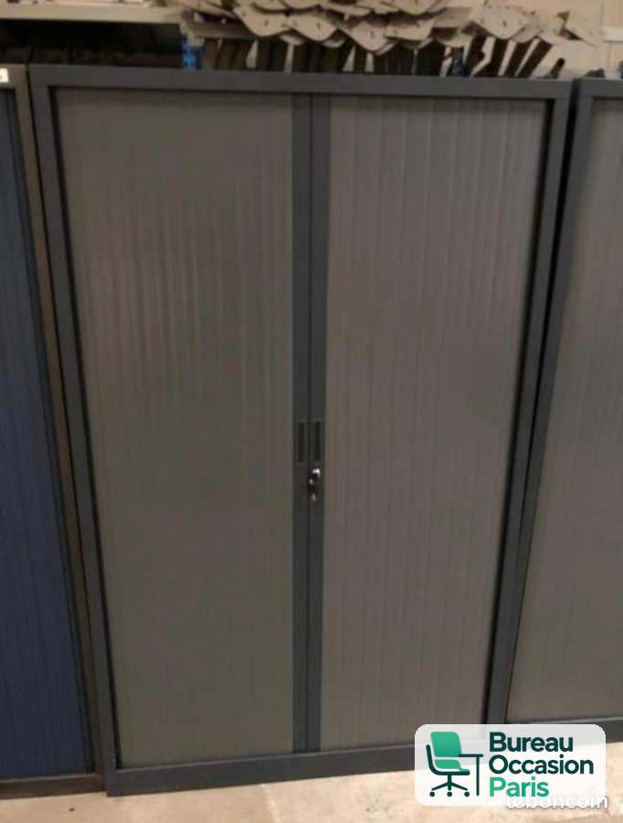 Grande armoire anthracite à rideaux gris foncé – tablettes, serrure
