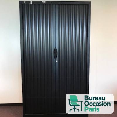 Grande armoire tout noir à rideaux verticaux – tablettes, serrure à clé