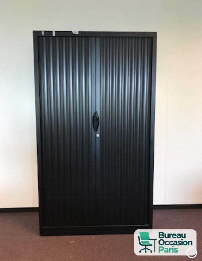 Grande armoire tout noir à rideaux verticaux – tablettes, serrure à clé