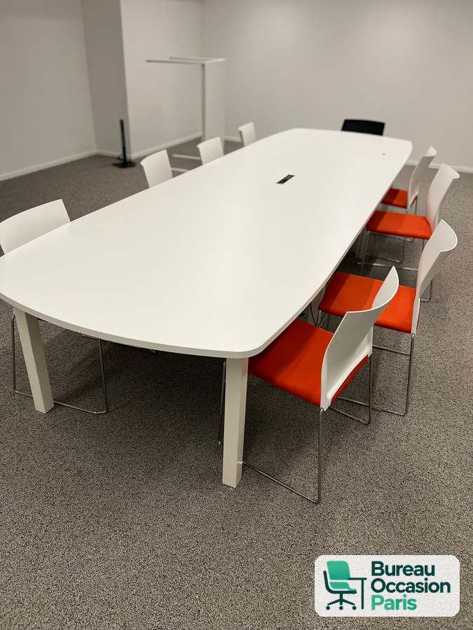 Grande table tonneau blanche 10 à 12 places – trappes de connexion