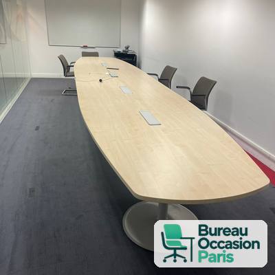Grande table tonneau érable clair 10 à 12 places – pieds centraux, trappes