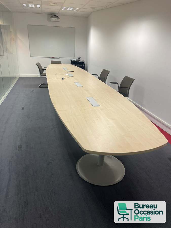 Grande table tonneau érable clair 10 à 12 places – pieds centraux, trappes