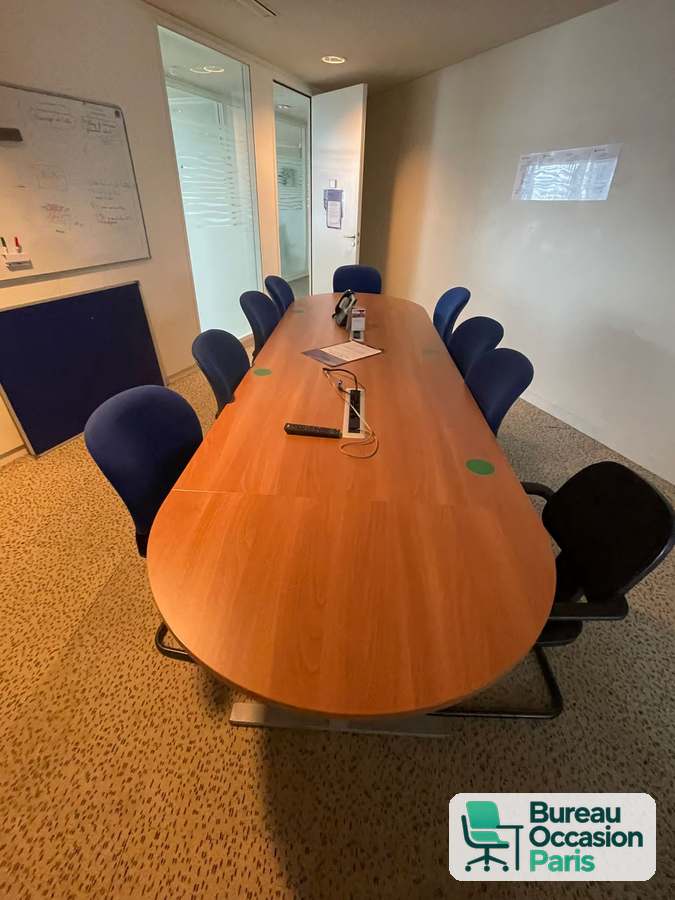Table allongée merisier 10 places – bouts arrondis et trappe de connexion