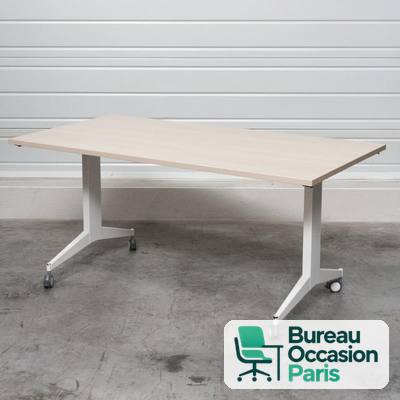 Table basculante sur roulettes – plateau finition claire, pieds blancs