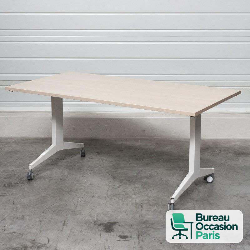 Table basculante sur roulettes – plateau finition claire, pieds blancs