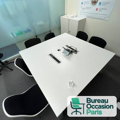 Table blanche 6 à 8 places avec top access – piètement métal blanc
