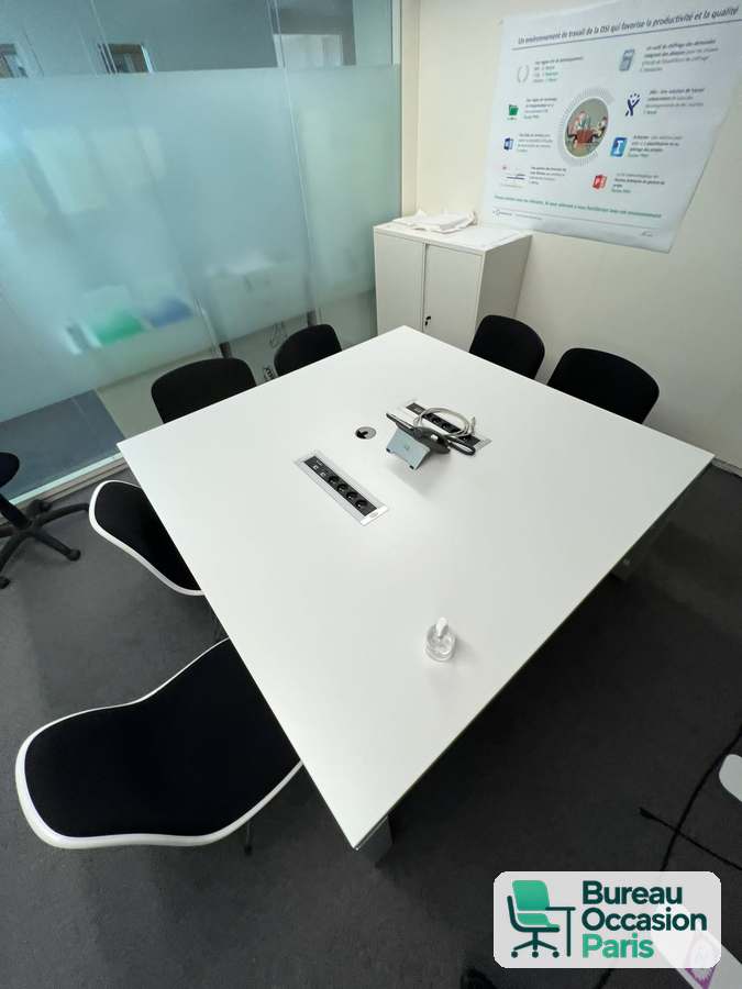 Table blanche 6 à 8 places avec top access – piètement métal blanc