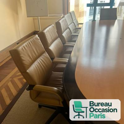 Table de conférence de direction 12+ places – bois clair verni, bord noir