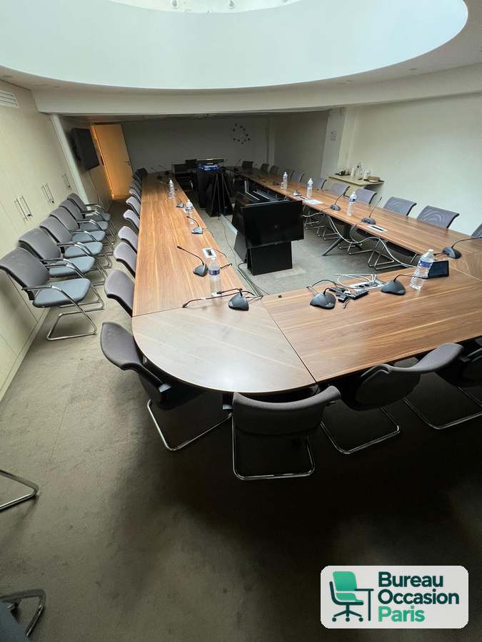 Table de conférence en U 20 places et plus – finition noyer, modulaire