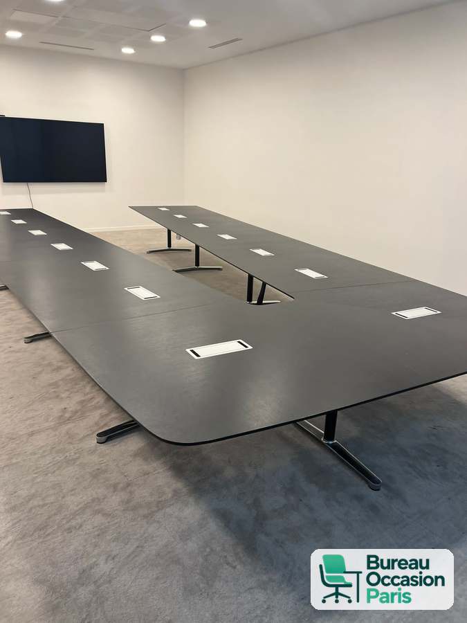 Table de conférence modulaire 16-20 places et plus – noir veiné bois