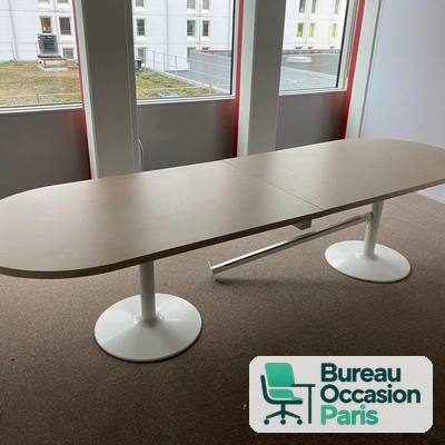 Table de conférence ovale chêne clair – deux pieds centraux blancs