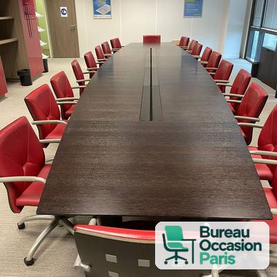 Table de conférence wengé 20 places, modulaire avec goulotte centrale