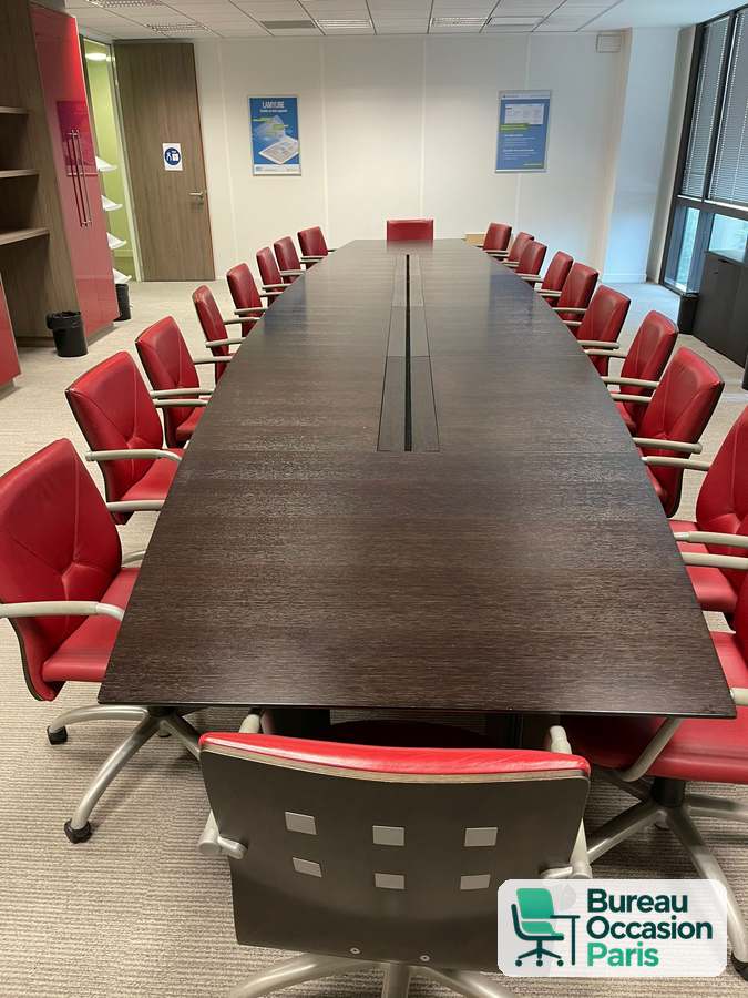 Table de conférence wengé 20 places, modulaire avec goulotte centrale