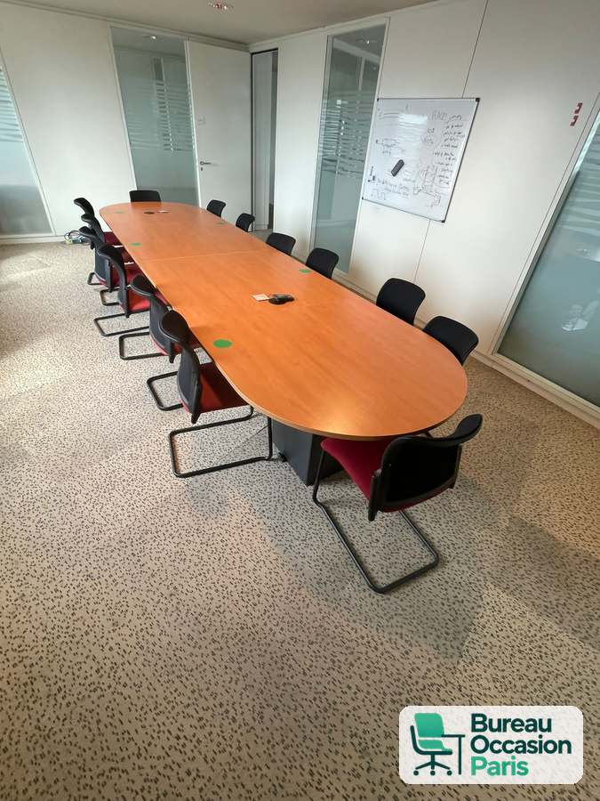 Table de conseil merisier 12 à 14 places – extrémités arrondies, trappes
